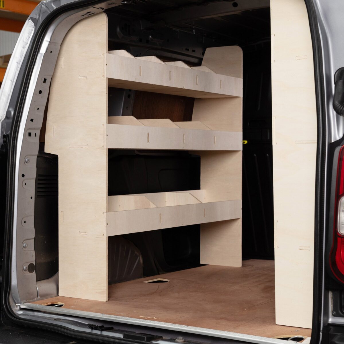 Nissan Townstar L1 2022+ Estanterías dobles traseras - Imagen 3
